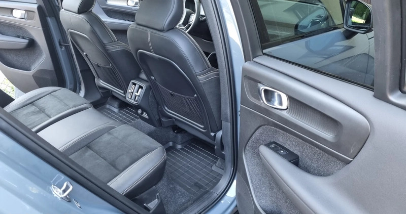 Volvo XC 40 cena 135900 przebieg: 44500, rok produkcji 2021 z Ząbki małe 191
